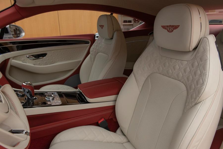Интерьер Bentley Continental GT W12 2020 года  (UAE) (фото 8 из 10)